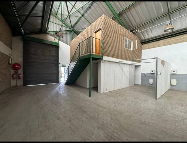 400M² WAREHOUSE TO LET IN ROBERTVILLE